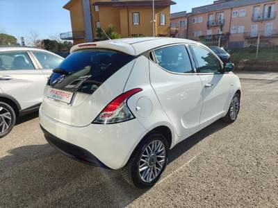 Lancia Ypsilon 1.2 69 CV 5 porte GPL Gold Bianco usata San Nicola Manfredi