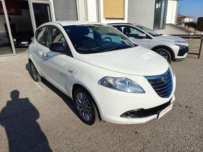 Lancia Ypsilon 1.2 69 CV 5 porte GPL Gold Bianco usata San Nicola Manfredi