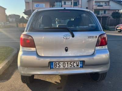 Toyota Yaris 1.0i 16V cat 5 porte Sol Argento usata Lainate