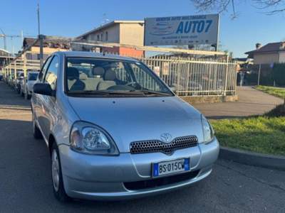 Toyota Yaris 1.0i 16V cat 5 porte Sol Argento usata Lainate