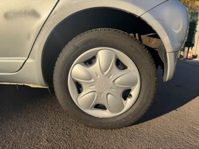 Toyota Yaris 1.0i 16V cat 5 porte Sol Argento usata Lainate