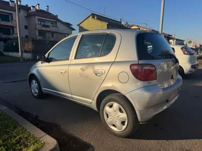 Toyota Yaris 1.0i 16V cat 5 porte Sol Argento usata Lainate