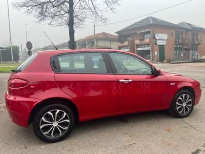 Alfa Romeo 147 1.6 16V TS (105) 5 porte Moving Rosso usata Lainate