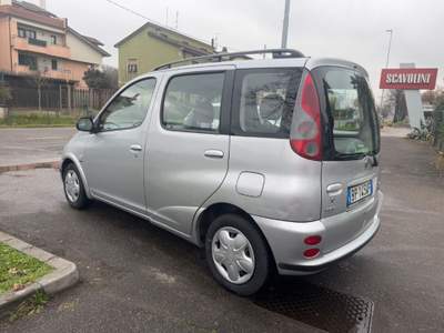 Toyota Yaris Verso 1.3i 16V cat Sol Argento usata Lainate