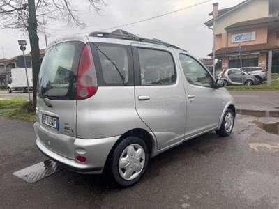 Toyota Yaris Verso 1.3i 16V cat Sol Argento usata Lainate