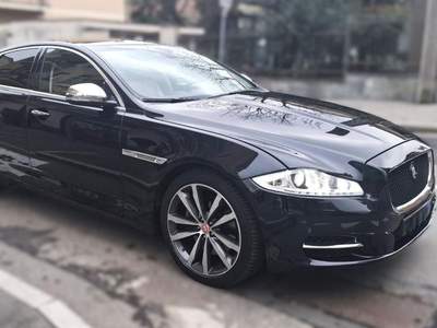 Jaguar XJ 3.0D V6 Premium Luxury Nero usata Collegno