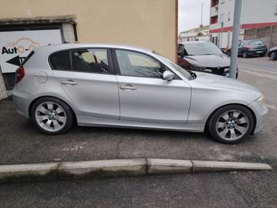 BMW Serie 1 120d d cat 5 porte Attiva DPF FINANZIABILE Argento usata Bareggio