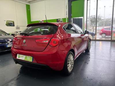 Alfa Romeo Giulietta 1.6 JTDm-2 105CV, NEOPAT, KM CERT. Rosso usata Nuoro