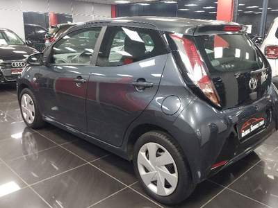 Toyota Aygo 1.0 VVT-i 69 CV 5 porte x-wave MMT Grigio usata Vicolungo