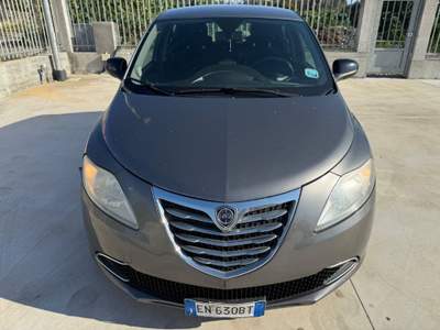 Lancia Ypsilon 1.3 MJT 16V 95 CV 5 porte S&S Gold Grigio usata Bianco