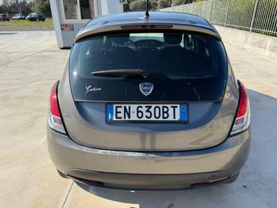Lancia Ypsilon 1.3 MJT 16V 95 CV 5 porte S&S Gold Grigio usata Bianco