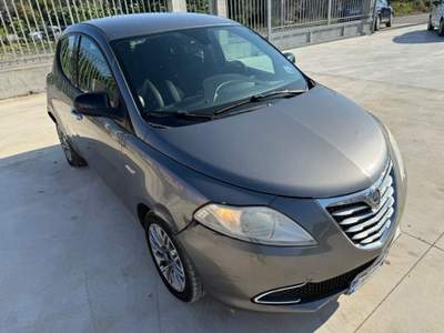 Lancia Ypsilon 1.3 MJT 16V 95 CV 5 porte S&S Gold Grigio usata Bianco