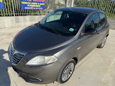 Lancia Ypsilon 1.3 MJT 16V 95 CV 5 porte S&S Gold Grigio usata Bianco