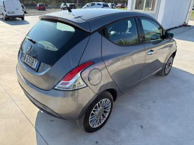 Lancia Ypsilon 1.3 MJT 16V 95 CV 5 porte S&S Gold Grigio usata Bianco