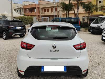 Renault Clio TCe 12V 90 CV GPL 5 porte Business Bianco usata Scorrano