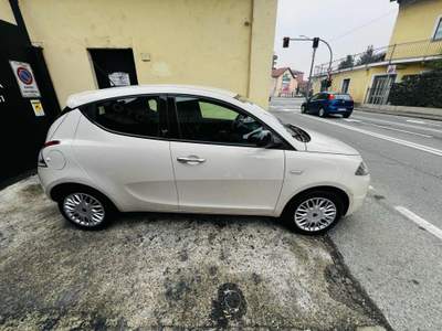 Lancia Ypsilon 1.2 69 CV 5 porte Silver Beige usata Collegno
