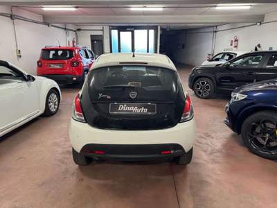 Lancia Ypsilon Ypsilon 0.9 t.air Elefantino  metano 80cv Bianco usata Torino