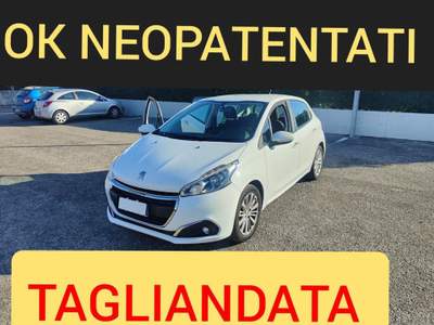 Peugeot 208 1,2 Benzina ( DISTRIBUZIONE FATTA ) Bianco usata Torri di Quartesolo