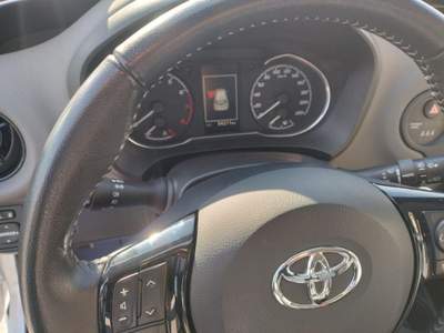 Toyota Yaris 1.0 72 CV 5 porte Lounge adatta a NEOPATENTATI Bianco usata Mondovì