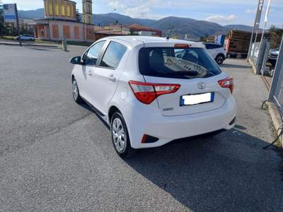 Toyota Yaris 1.0 72 CV 5 porte Lounge adatta a NEOPATENTATI Bianco usata Mondovì