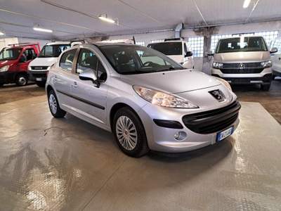 Peugeot 207 1.4 8V 75CV 5p. Energie** Neopatentati OK** Argento usata Borgaro Torinese