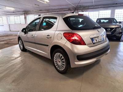 Peugeot 207 1.4 8V 75CV 5p. Energie** Neopatentati OK** Argento usata Borgaro Torinese