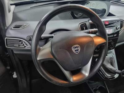 Lancia Ypsilon 1.2 69 CV 5 porte Gold Nero usata Gerenzano