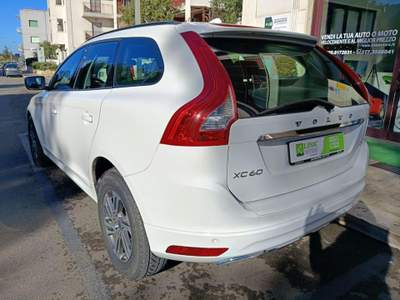 Volvo XC60 D4 Kinetic Bianco usata Putignano