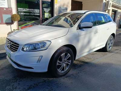 Volvo XC60 D4 Kinetic Bianco usata Putignano