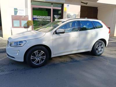 Volvo XC60 D4 Kinetic Bianco usata Putignano