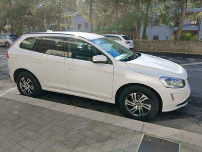 Volvo XC60 D4 Kinetic Bianco usata Putignano