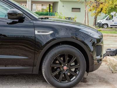 Jaguar E-Pace 2.0D 150 CV AWD aut. HSE Nero usata Grottaglie