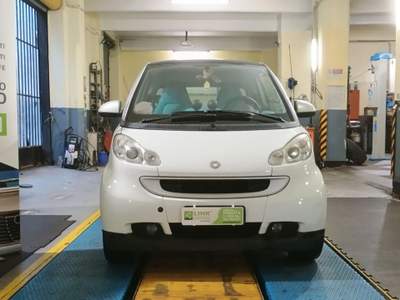 Smart ForTwo 1000 52 kW MHD coupé passion Bianco usata Genova