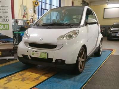 Smart ForTwo 1000 52 kW MHD coupé passion Bianco usata Genova
