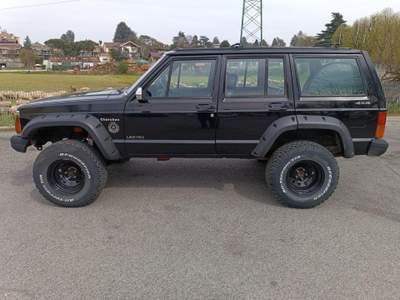 Jeep Cherokee 4.0 5 porte Limited Nero usata Collegno