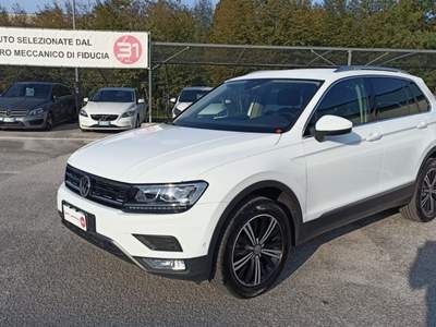 Volkswagen Tiguan 2.0 TDI SCR DSG 4MOTION Executive BMT Bianco usata Porcia