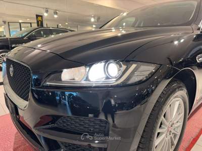 Jaguar F-Pace 2.0d i4 180cv auto my20 STUPENDA*DA VEDERE*UNICO P Nero usata CONEGLIANO