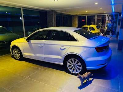 Audi A3 Sedan Business 116cv S-Tronic Eleganza Senza Tempo Bianco usata Presenzano