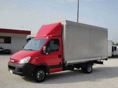 Iveco Daily 35C12 HPi con centine e telone e porte posteriori Rosso usata San Zenone degli Ezzelini