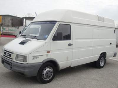 Iveco Daily 35.12 Classic Furgone 120 CV Turbointercooler Bianco usata San Zenone degli Ezzelini