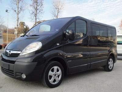 Opel Vivaro 2.5 CDT TOUR  8 posti con gancio traino Nero usata San Zenone degli Ezzelini