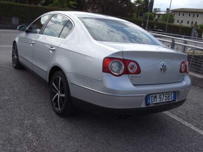 Volkswagen Passat 2.0 16V TDI Highline Argento usata Porcia
