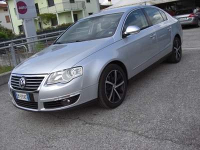 Volkswagen Passat 2.0 16V TDI Highline Argento usata Porcia