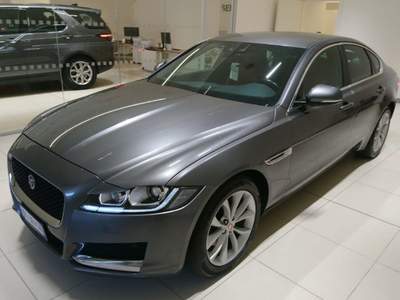 Jaguar XF 2.0 D 180 CV aut. Prestige Grigio usata Scarperia e San Piero