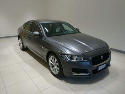 Jaguar XF 2.0 D 180 CV aut. Prestige Grigio usata Scarperia e San Piero
