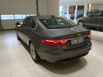 Jaguar XF 2.0 D 180 CV aut. Prestige Grigio usata Scarperia e San Piero