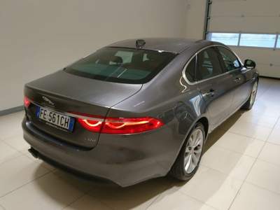 Jaguar XF 2.0 D 180 CV aut. Prestige Grigio usata Scarperia e San Piero