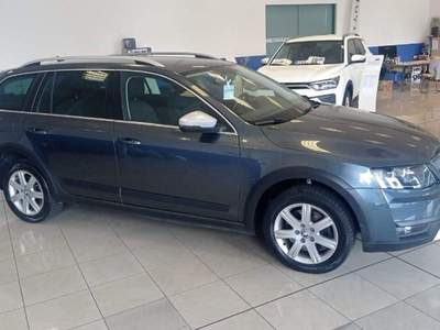 Skoda Octavia 2.0 TDI CR 180 CV 4x4 DSG Wagon Scout Grigio usata Scarperia e San Piero