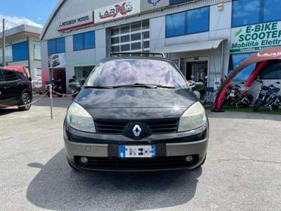 Renault Scénic 1.9 dCi Confort Dynamique 7 POSTI Nero usata Massarosa