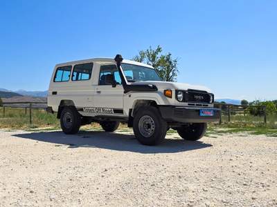 Toyota Land Cruiser GRJ 78 LX 4.0 B V6 231CV A/T M.Y. 2024 Bianco usata L'Aquila